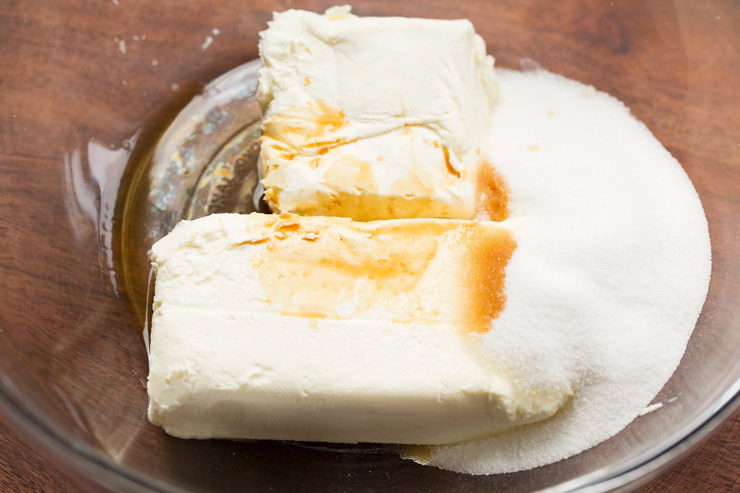Cream cheese, sugar and vanilla in glass mixing bowl.